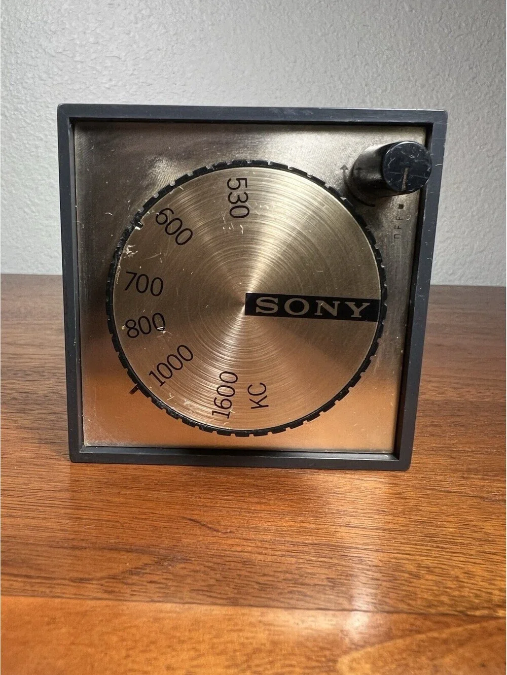 Vintage Sony Cube TR-1819 6 Transistor 4.5V Tabletop Radio Parts Or Display Only